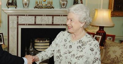 Queen's 'unexpected' trick to end handshakes during royal engagements