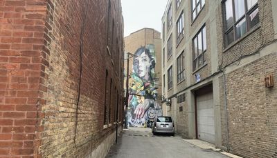 Where three alleys converge in Lincoln Park, a mural speaks to the area’s Victorian architecture