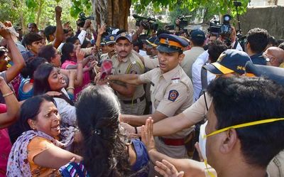 Striking MSRTC employees attack Sharad Pawar’s Mumbai home