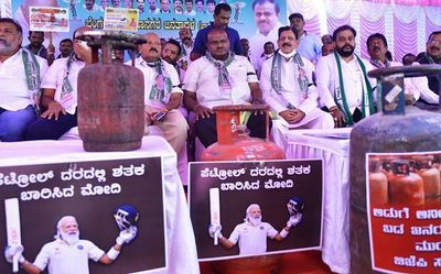 HDK gives a month’s time to Govt. to end communal divide