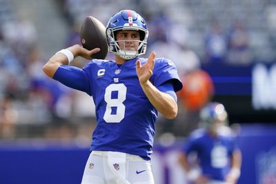 Giants’ Daniel Jones, Blake Martinez hold football clinic for female players