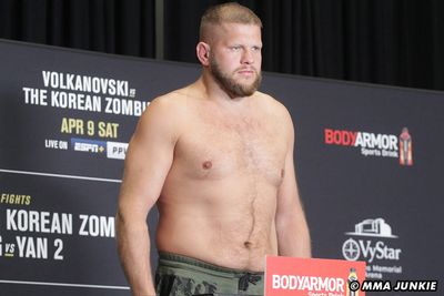 Marcin Tybura off UFC 273 due to illness, Jairzinho Rozenstruik bout scrapped