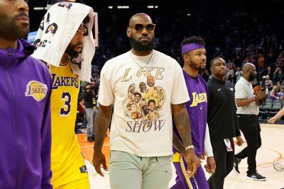 Injured LeBron James' season over: Lakers