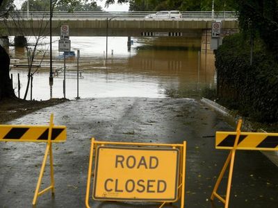 Hundreds flooded out as NSW holidays begin