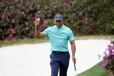 Tiger Woods has worst-ever start at Augusta National, bounces back to once again make the cut at 2022 Masters