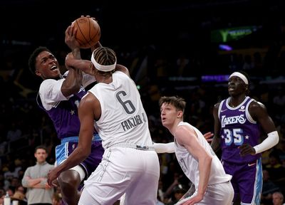 Lakers player grades: Finally, a victory for L.A.