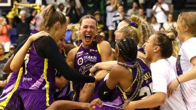Melbourne Boomers beat Perth Lynx in WNBL grand final game three, recover 'missing' trophy