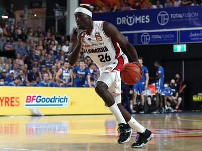 Hawks win sixth straight, march on in NBL