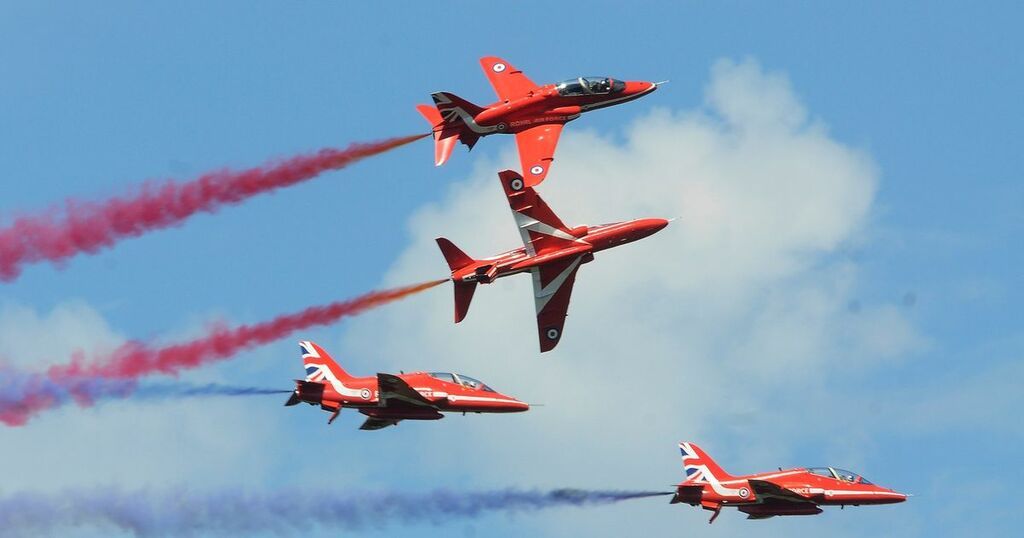 Red Arrows releases full list of flypasts and airshows…