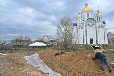 Civilians flee eastern Ukraine after deadly railway station attack