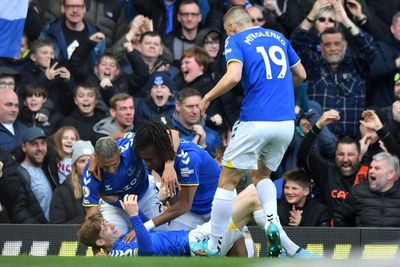 Everton earn vital win over poor Manchester United to boost Premier League survival hopes