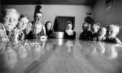 A community out of time: Larry Towell’s images of Mennonite families