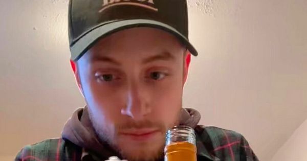 Man shares 'genius' wine-drinking hack and people say it's so good it's 'dangerous'