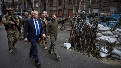 Boris Johnson meets Volodymyr Zelenskyy in surprise Kyiv visit, pledges more munitions and economic support for Ukraine