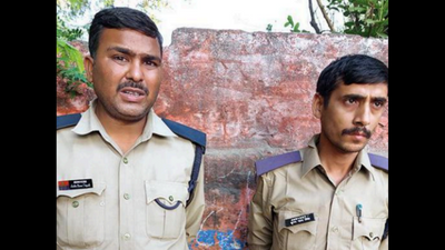 Lucknow: Two home guards held for extortion