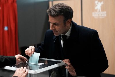 Low turnout as France goes to the polls to elect new president