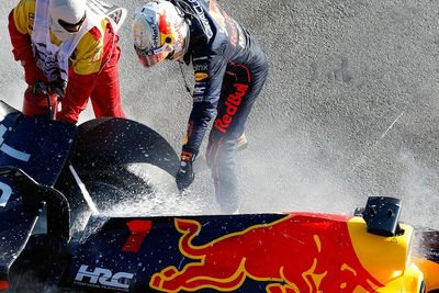 Red Bull's reliability issues "unacceptable", says Verstappen