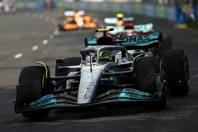 Hamilton explains "difficult position" radio message in Australian GP