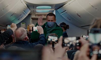 Navalny review – extraordinary documentary about the attempt to kill Putin’s rival