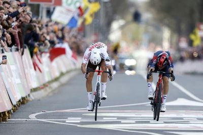 Kwiatkowski wins Amstel Gold classic in photo finish