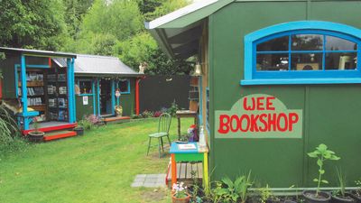 How to run a bookstore in Manapōuri