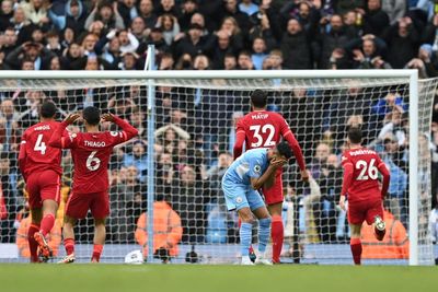 Manchester City maintain title lead but Liverpool keep race alive in thrilling draw