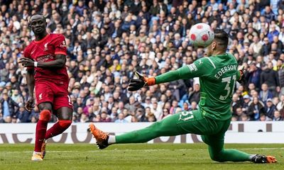 Sadio Mané levels it up as Liverpool take point at Manchester City in title race