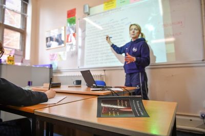 Artificial intelligence may help trainee teachers with assessments – study