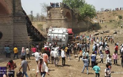 British-era bridge collapses in MP's Narmadapuram