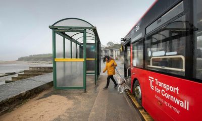 Cornish pilot scheme cuts bus fares to encourage use of public transport