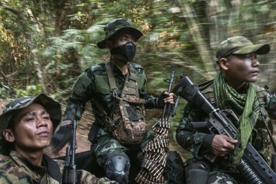 Myanmar army launches air strikes against rebels near Thai border