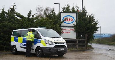 Queues at petrol stations as pumps close because of oil protests