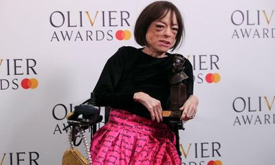 Actor Liz Carr calls for mask-only theatre performances