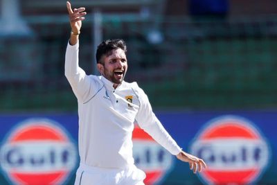 South Africa spinners wrap up crushing win over Bangladesh