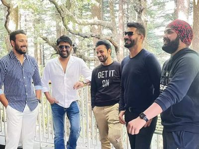 Kapil Sharma gives a glimpse of his post-birthday chill time with friends Jasbir Jassi, Rajiv Thakur; see pic