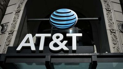 AT&T Stock Adjusts For Warner Bros Discovery Debut; JPMorgan Resumes Coverage With 'Overweight' Rating