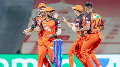 Watch: SRH's Rahul Tripathi takes a one-handed stunner to dismiss Gujarat's Shubman Gill