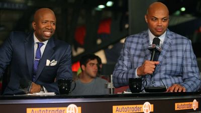 ‘Kenny’s a Vegetarian. Nobody Gets Sick Eating That Crap.’ Charles Barkley Hilariously Trolls Kenny Smith After Food Poisoning: TRAINA THOUGHTS