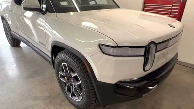 Rivian R1T Electric Truck: How's The Paint Quality? Panel Gaps?