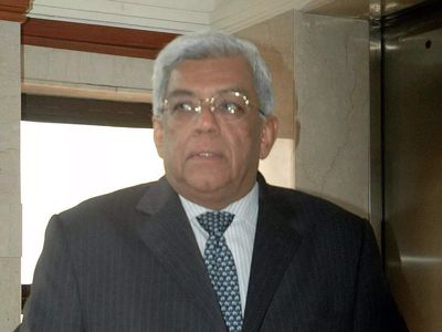 HDFC chairman Deepak Parekh calls on finance minister