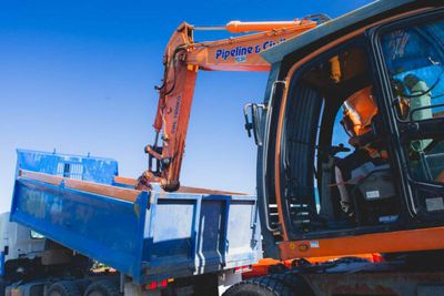 From rugby star to roadworker, the struggle recruiting to build NZ's critical infrastructure