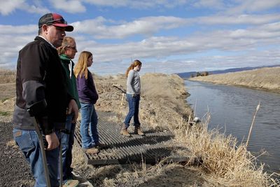 Farms, fish on dry California-Oregon border see scant water