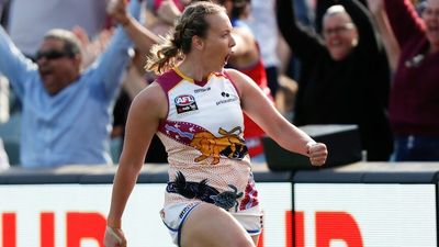 Premiership player Lauren Arnell announced as inaugural AFLW coach of Port Adelaide Power