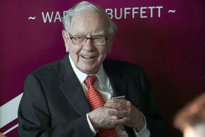 Warren Buffett's $11.6 billion deal started with a dinner in New York