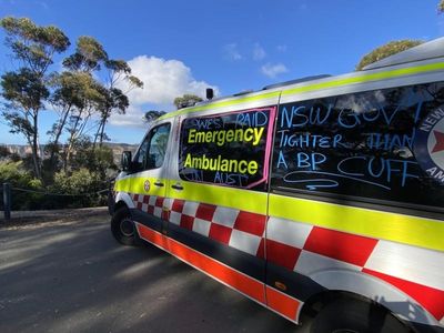 NSW paramedics renew industrial action