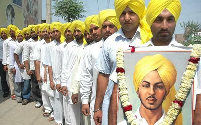 Bhagat Singh never wore a yellow turban, only four real pictures of him: historians