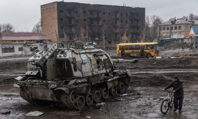 Mud season in Ukraine leaves Russian tanks stuck in mire