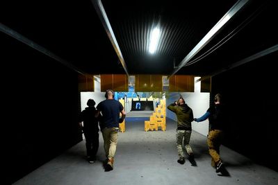 Czechs provide free shooting training for local Ukrainians