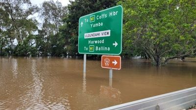 Pacific Highway upgrade acted as 'dam wall' during floods, north coast residents claim