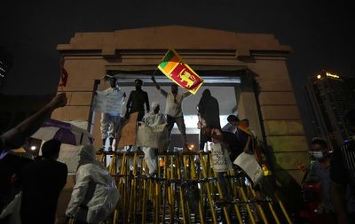 Sri Lanka halts debt repayment pending IMF bailout plan